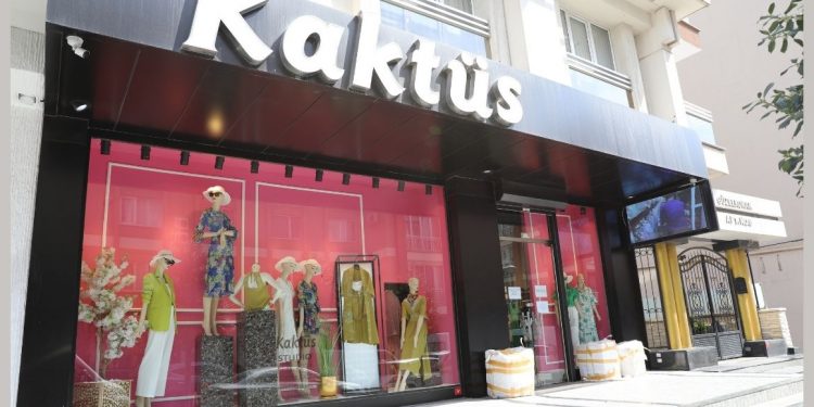 كيفية شراء وبيع منتجات الملابس بالجملة؟