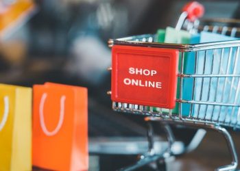 كيف تبيع الملابس عبر الإنترنت؟