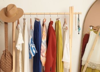 ماذا يعني بنطلون بالازو؟